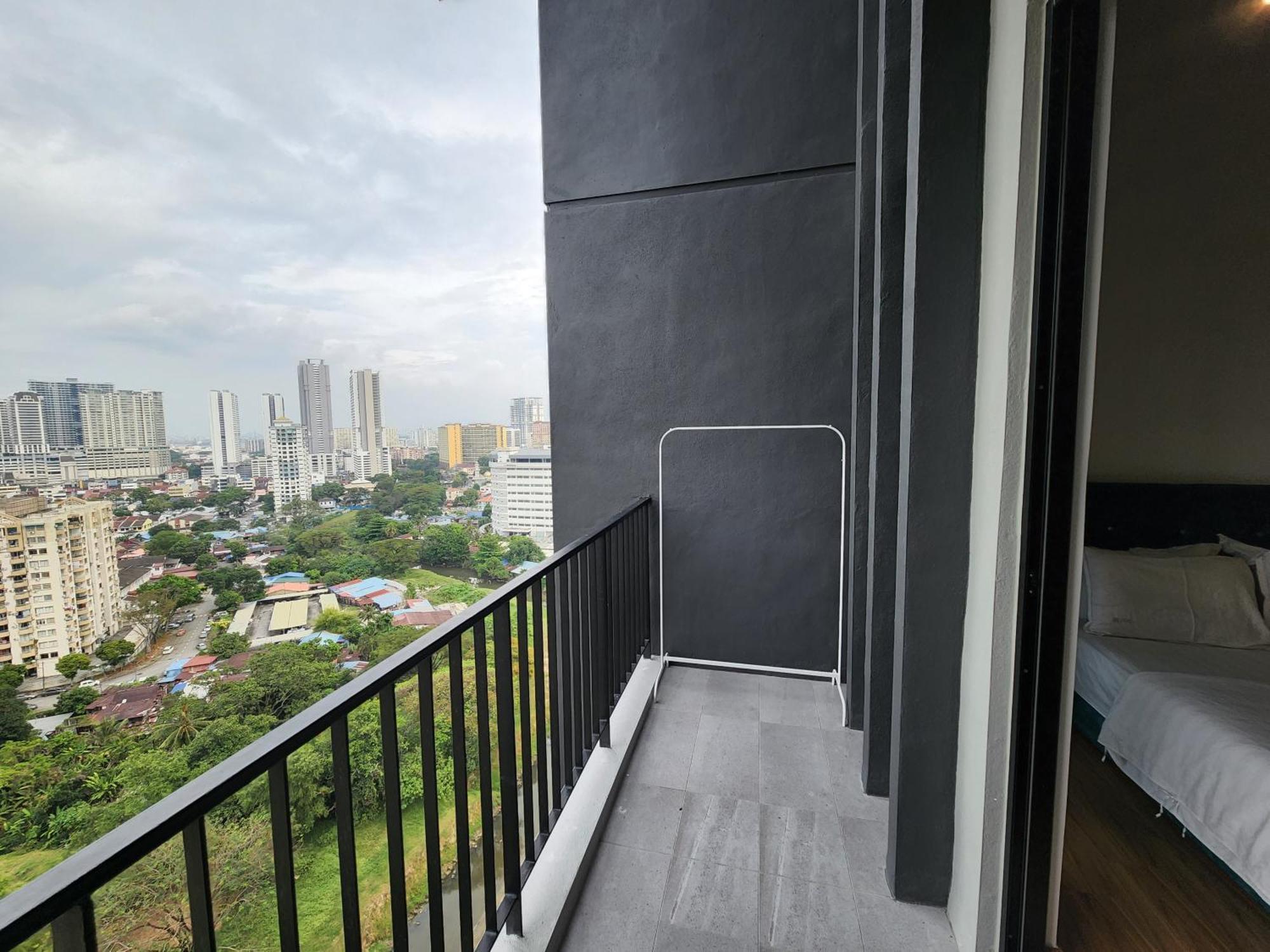 Beacon Executive Suite - Skypool Penang View George Town Exterior photo
